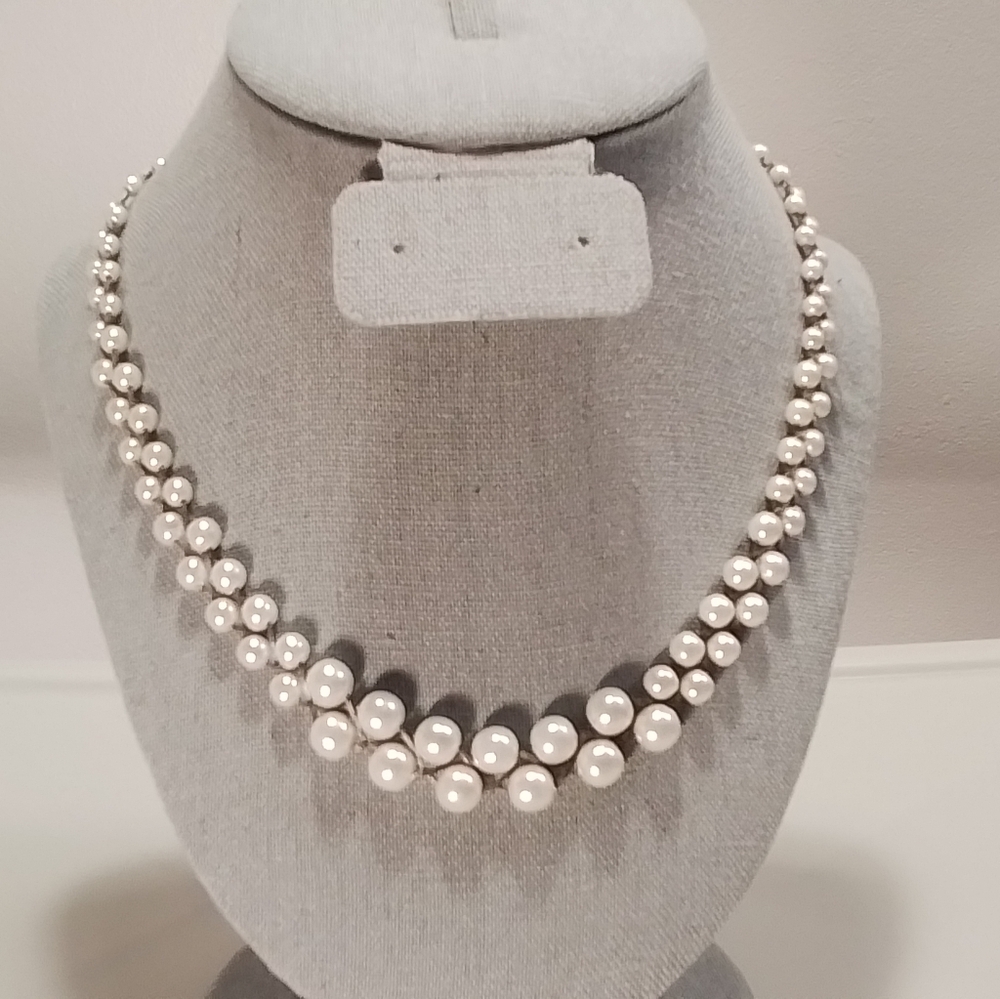 Faux pearl chocker necklace